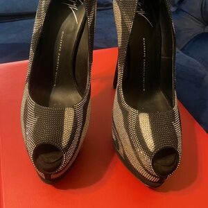 Pre-owned Guiseppe Shimmering Platform Heels